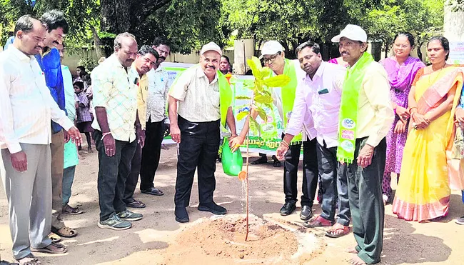 మరమ్మతులు చేపట్టాలి