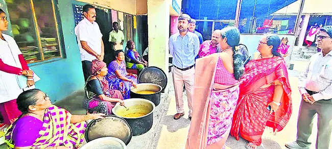 నాణ్యమైన భోజనం అందించాలి