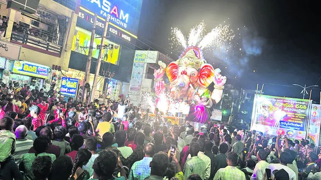 నయనానందం.. వినాయక నిమజ్జనం 