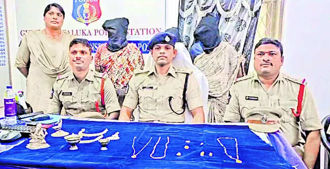 మహిళా దొంగల ముఠా అరెస్టు 