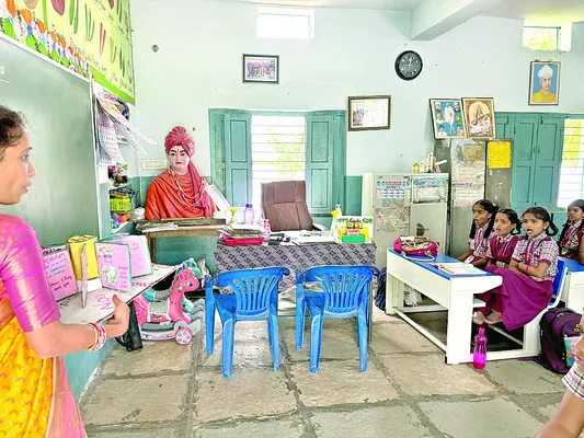 ఉత్తమ ఉపాధ్యాయులుగా ఎంపిక