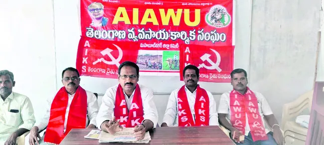 రైతులకు నష్టపరిహారం ఇవ్వాలి