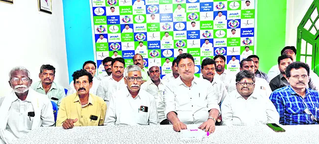 కూటమి ప్రభుత్వంలో రైతులకు అన్నీ కష్టాలే