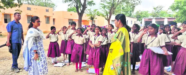 ఆడపిల్లలు చదివితే సమాజానికి మేలు