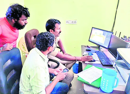 యూరియా బస్తాలు మాయం