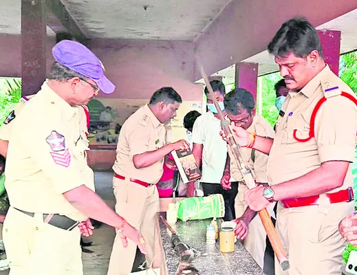 పక్షులు వేటాడుతున్న ఏడుగురి అరెస్ట్