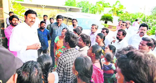 రైతులను నట్టేట ముంచిన ప్రభుత్వం