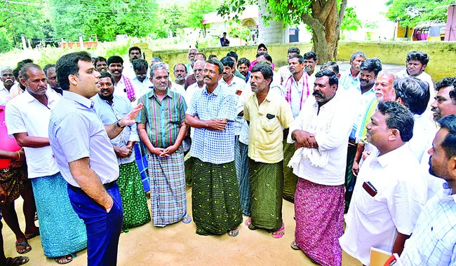 సొసైటీలను తనిఖీ చేసిన కలెక్టర్