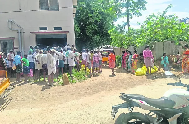 యూరియా కొరతపై అన్నదాతల ఆగ్రహం 