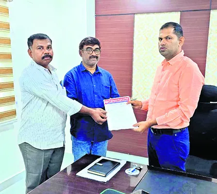 పది పరీక్షల నిర్వహణ బకాయిలు చెల్లించండి 