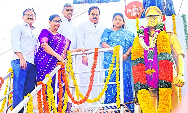 ఉమేష్‌ చంద్రకు ఘన నివాళి 