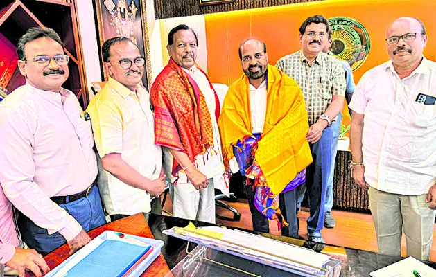 సర్వీసు వైద్యులపై చిన్నచూపు తగదు