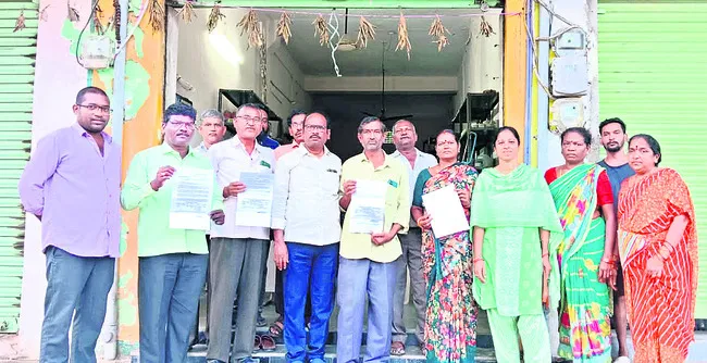 దేవాలయ భూముల్లో భవనాలు ఖాళీ చేయాలి