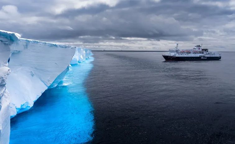 What is A23A How It Lost World largest floating iceberg