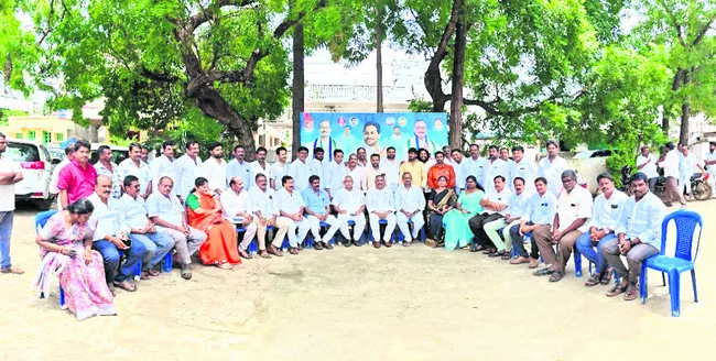 రైతుల కళ్లలో వెలుగులు నింపాలి