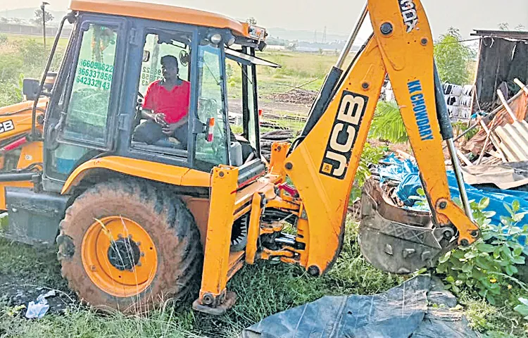 Ruling party leader attempts to encroach on land in Srikalahasti mandal