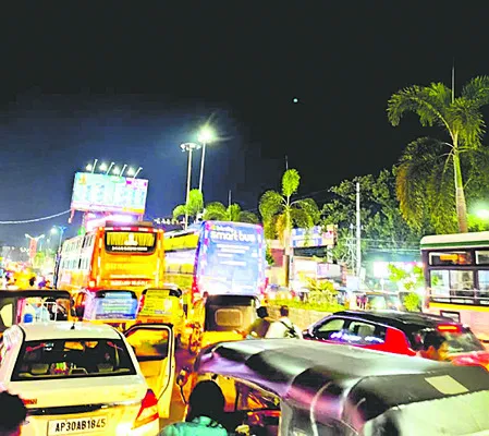 దర్జాగా ప్రైవేట్ దందా !