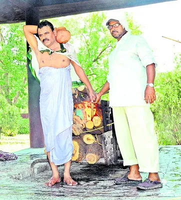 ఆ నలుగురు లేక..