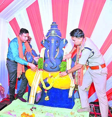 గణపతికి కలెక్టర్, ఎస్పీ పూజలు