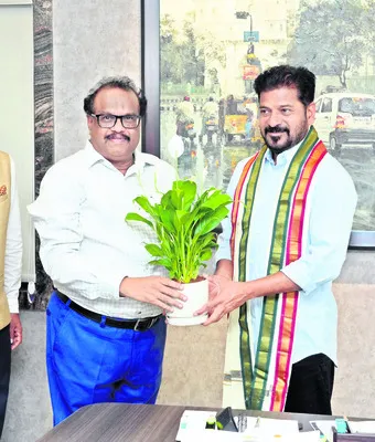 తిరుమల తరహాలో యాదగిరి క్షేత్రం అభివృద్ధి కావాలి