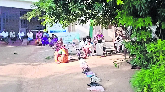 6 గంటల నుంచే క్యూలైన్‌