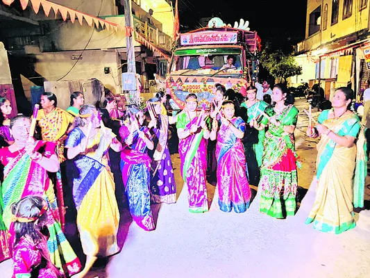 రద్దీగా జిల్లాకేంద్రం