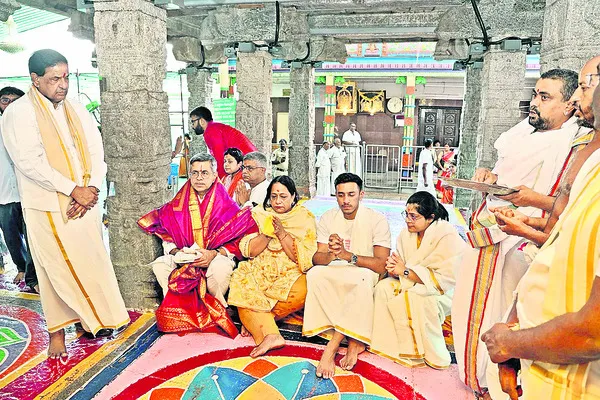 అమ్మవారి సేవలో తెలంగాణ సీజే 