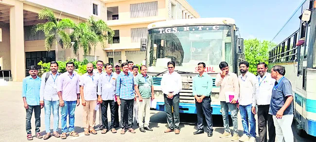 హైదరాబాద్కు తరలిన జీపీఓలు