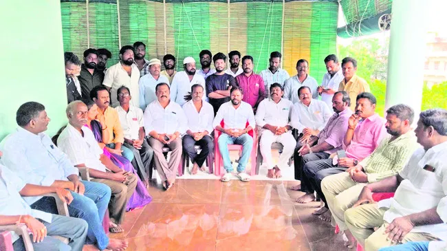 కృత్రిమ కొరతతోనే యూరియా సంక్షోభం