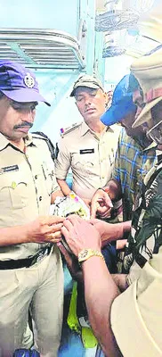 పూరీ ఎక్స్ప్రెస్లో గంజాయి పట్టివేత