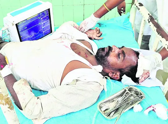 లగేజీ ఆటో ఢీకొని వ్యక్తి మృతి