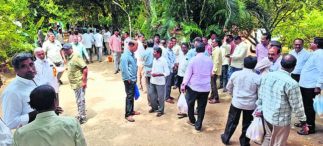 గురువులకు అవమానం