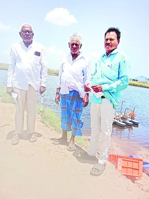 ఆక్వా రైతులను కాపాడాలి
