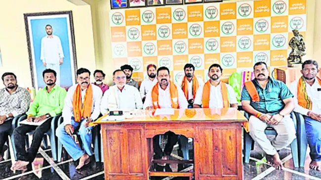 దసరాలోపు ఎనిమిది రైళ్లకు హాల్టింగ్‌