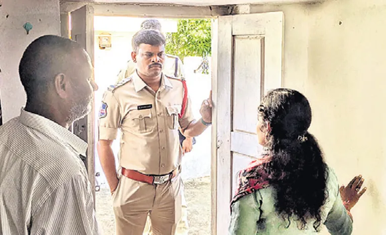 కారు నెమ్మదిగా నడపమన్నందుకు ఇంటిపై దాడి