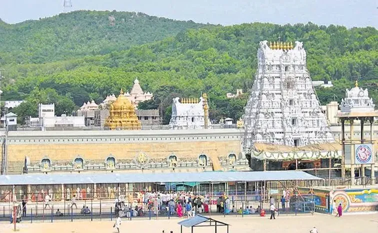 చంద్రగ్రహణం కారణంగా శ్రీవారి ఆలయం మూసివేత