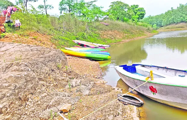 కంబాలకొండలో నిలిచిపోయిన బోటింగ్