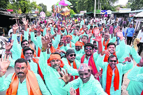 కనులపండువగా శోభాయాత్ర..