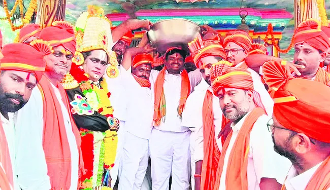 రూ. 2 లక్షలు పలికిన లడ్డూ