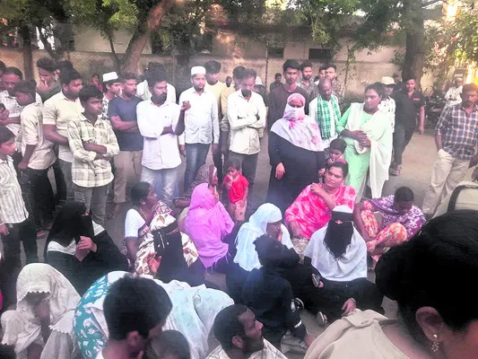వైఎస్సార్‌సీపీ కార్యకర్తపై పోలీసుల జులుం