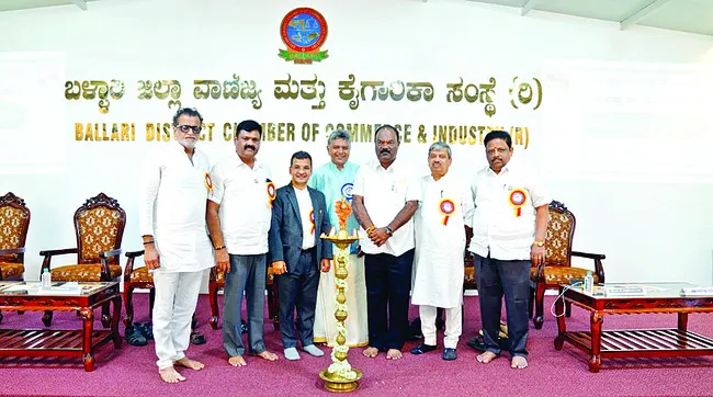 హోటళ్ల సమస్యలను పరిష్కరించాలి