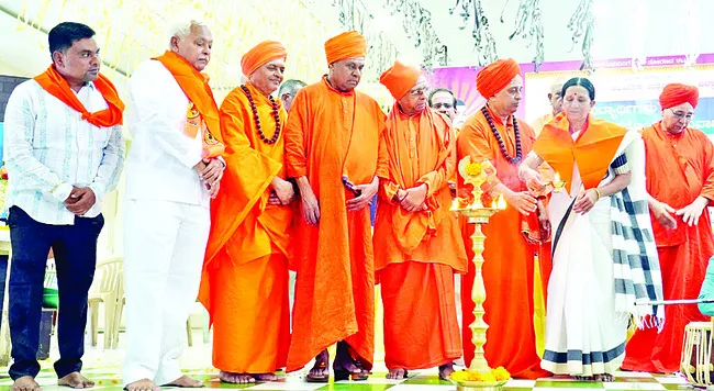 మహనీయ
