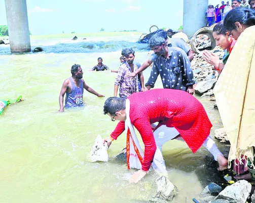 కట్టుదిట్టమైన భద్రత మధ్య నిమజ్జనం
