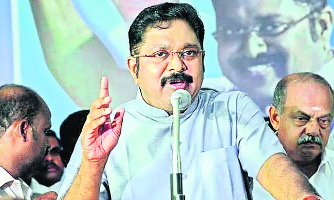 ఎవరు కావాలో తెల్చుకోండి!