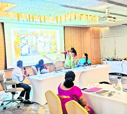 గోవాలో ఎంపీ కావ్య  పవర్‌పాయింట్‌ ప్రజంటేషన్‌
