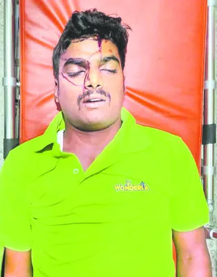 రోడ్డు ప్రమాదంలో యువకుడి మృతి