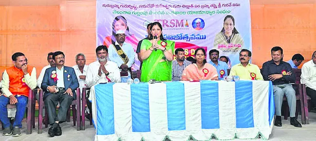 వెనకబడిన విద్యార్థులపై దృష్టి పెట్టండి