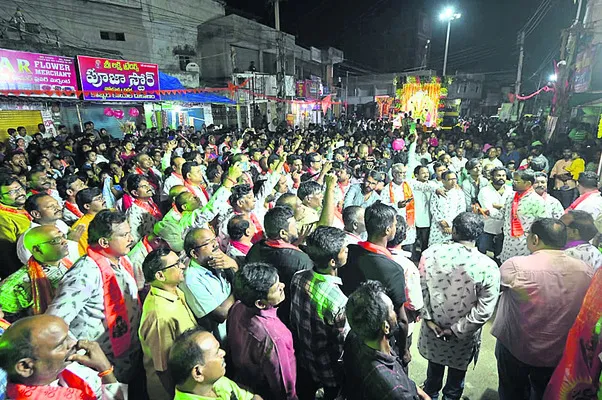 గణనాథుడికి ఘనంగా వీడ్కోలు