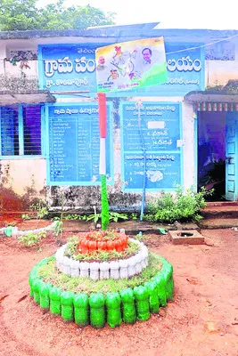 పల్లెలకు పాలనాధికారులు