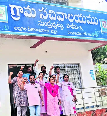 సమస్యలు పరిష్కరించాలని ఆందోళన